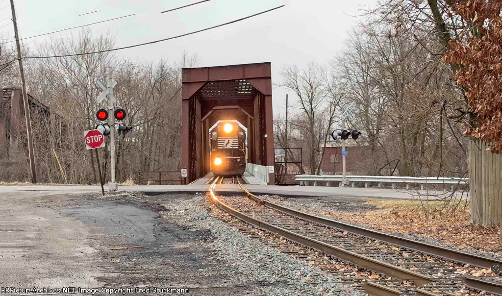 NS 6347 crosses the Shenango River.